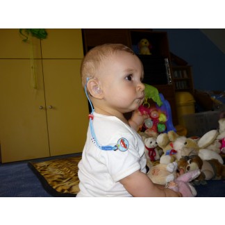 Spokojený zákazníček, se svými prvními sluchadly dostal i klip